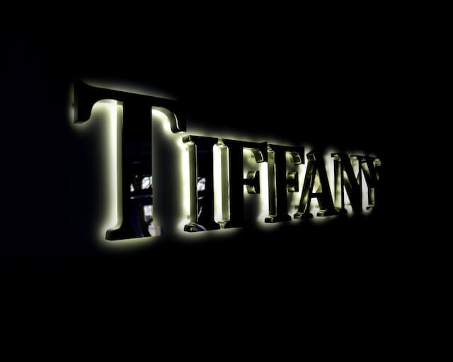 Tiffany světelná reklama, svítící logo